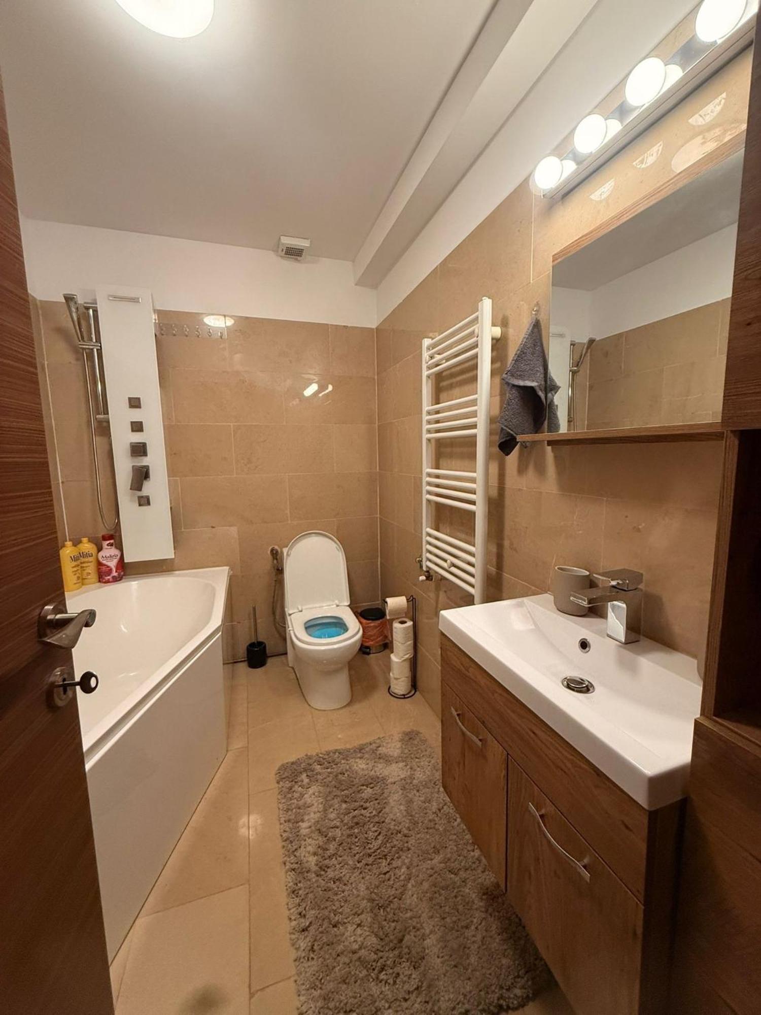 Cozy With Self Check-in Near Promenada Mall And Verdi Park